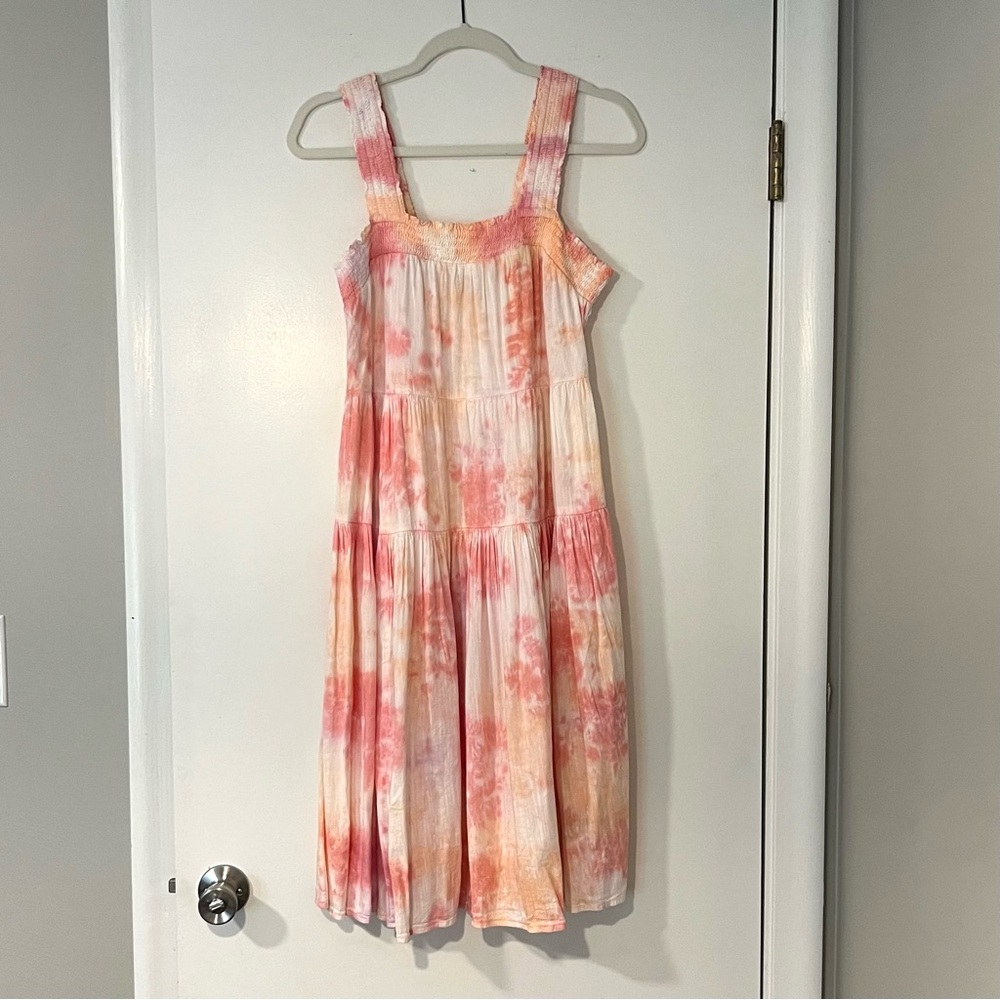Old Navy Batik Tie-Dye Sleeveless Tiered Sundress in Pink and peach